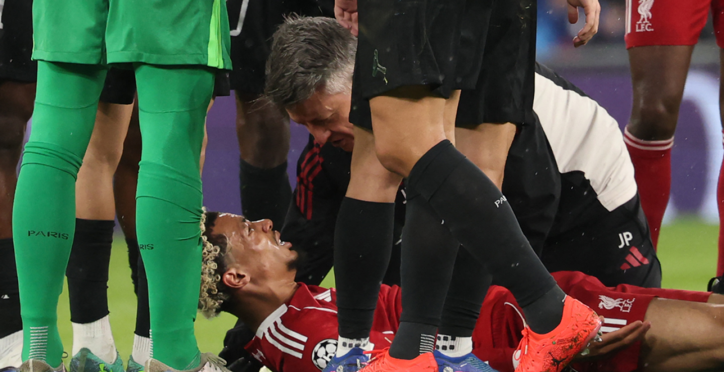 Hugo Ekitike se lesionó en medio del partido entre Liverpool y PSG por la Champions League. 