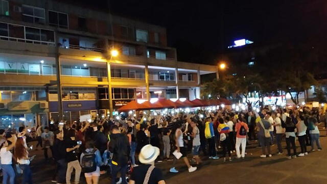 Hasta en bicicleta, manifestantes se tomaron las principales calles y parques de Medellín