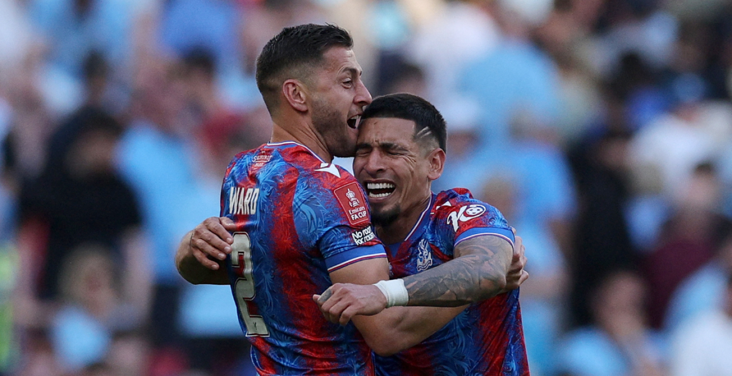 Daniel Muñoz fue elegido como el mejor jugador de la final en la FA Cup.