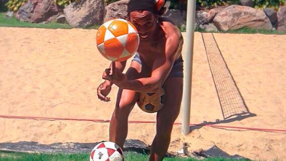 265311_Ronaldinho y la jugada acrobática con la que se robó los aplausos 265311_Ronaldinho y la jugada acrobática con la que se robó los aplausos
