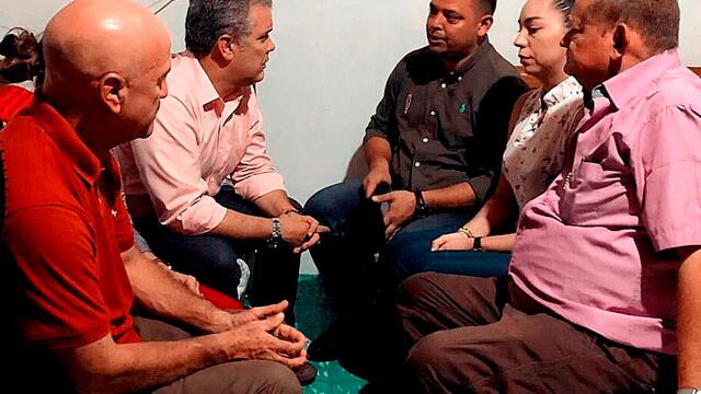 Detalles de la visita del presidente Duque a los padres del pequeño Cristo José