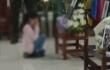 Niña besando foto de su papá frente a su ataúd refleja el dolor de familias de policías asesinados