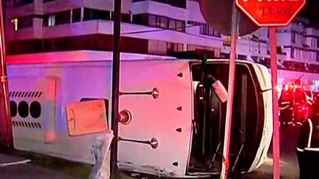 Veintiocho heridos deja en Bogotá volcamiento de bus que transportaba militares