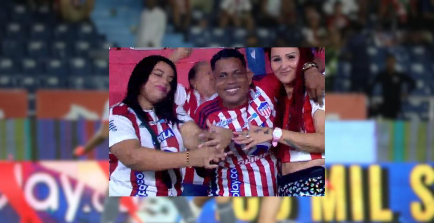Hincha le pidió matrimonio a sus dos novias durante partido Santa Fe-Junior: esto le respondieron