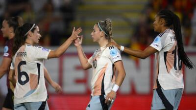 Aitana Bonmatí (izq.) en uno de los partidos de la Liga de España. 