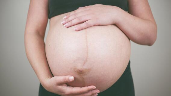 Mujer que era infértil dio a luz a 5 bebés Mujer que era infértil dio a luz a 5 bebés