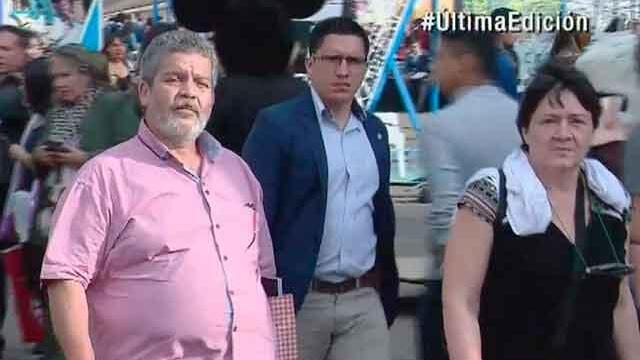 Así se vio a ‘Marcos Calarcá’ recorriendo pabellones de la Feria del Libro de Bogotá 