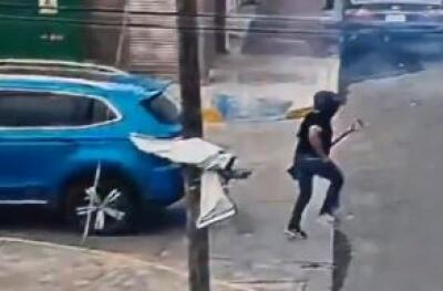 Le cortan las manos por robar