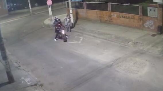 Auxiliar de policía de Bogotá participó en atraco: vecinos impidieron el hurto