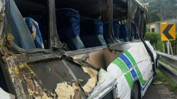 Accidente de bus en Calarcá Accidente de bus en Calarcá