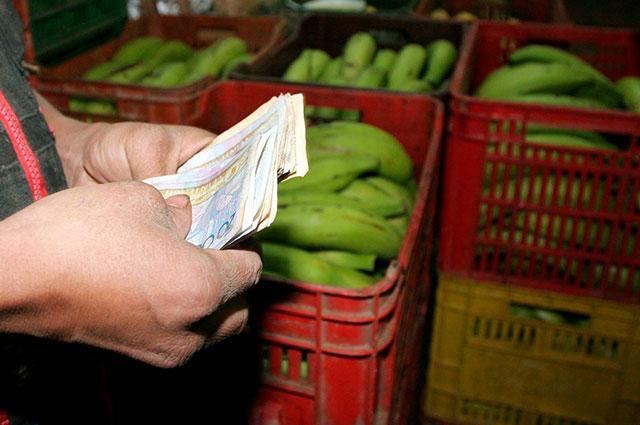 Datos del DANE vs. realidad en las calles: ¿cuánto cuesta la canasta familiar para un colombiano?
