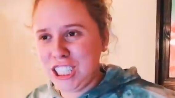jessica-holton-jove-sorda-que-imita-sonidos.jpg jessica-holton-jove-sorda-que-imita-sonidos.jpg