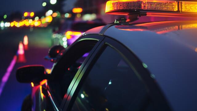 Indignante video de policía en Estados Unidos pegándole a una mamá con bebé en brazos en un retén Indignante video de policía en Estados Unidos pegándole a una mamá con bebé en brazos en un retén