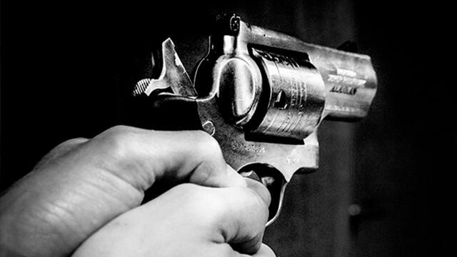Llevó el arma de su padre al colegio, se le disparó y le causó la muerte a un compañero