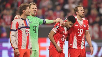 Manuel Neuer junto a Luis Díaz y otros compañeros del Bayern Múnich.