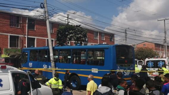 353846_BLU Radio. Accidente de bus Sitp en la localidad de Kennedy. Foto: suministrada 353846_BLU Radio. Accidente de bus Sitp en la localidad de Kennedy. Foto: suministrada