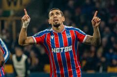 Daniel Muñoz, lateral colombiano que milita en el Crystal Palace. 