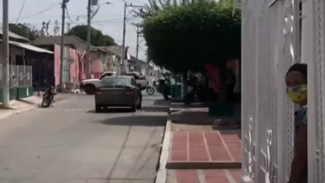 Familia con un caso de coronavirus ni siquiera se puede asomar a la ventana por ataques de vecinos 