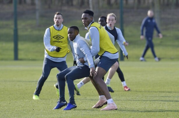 297391_yerryminaeverton150219twevertone.jpg