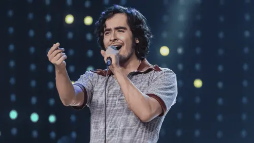 Laura Acuña se pone nerviosa con el vello del pecho de Yo Me Llamo Joan Manuel Serrat 