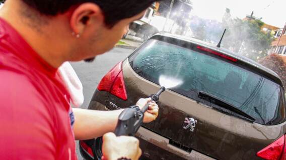 Multa por lavar el carro en la calle. Multa por lavar el carro en la calle.