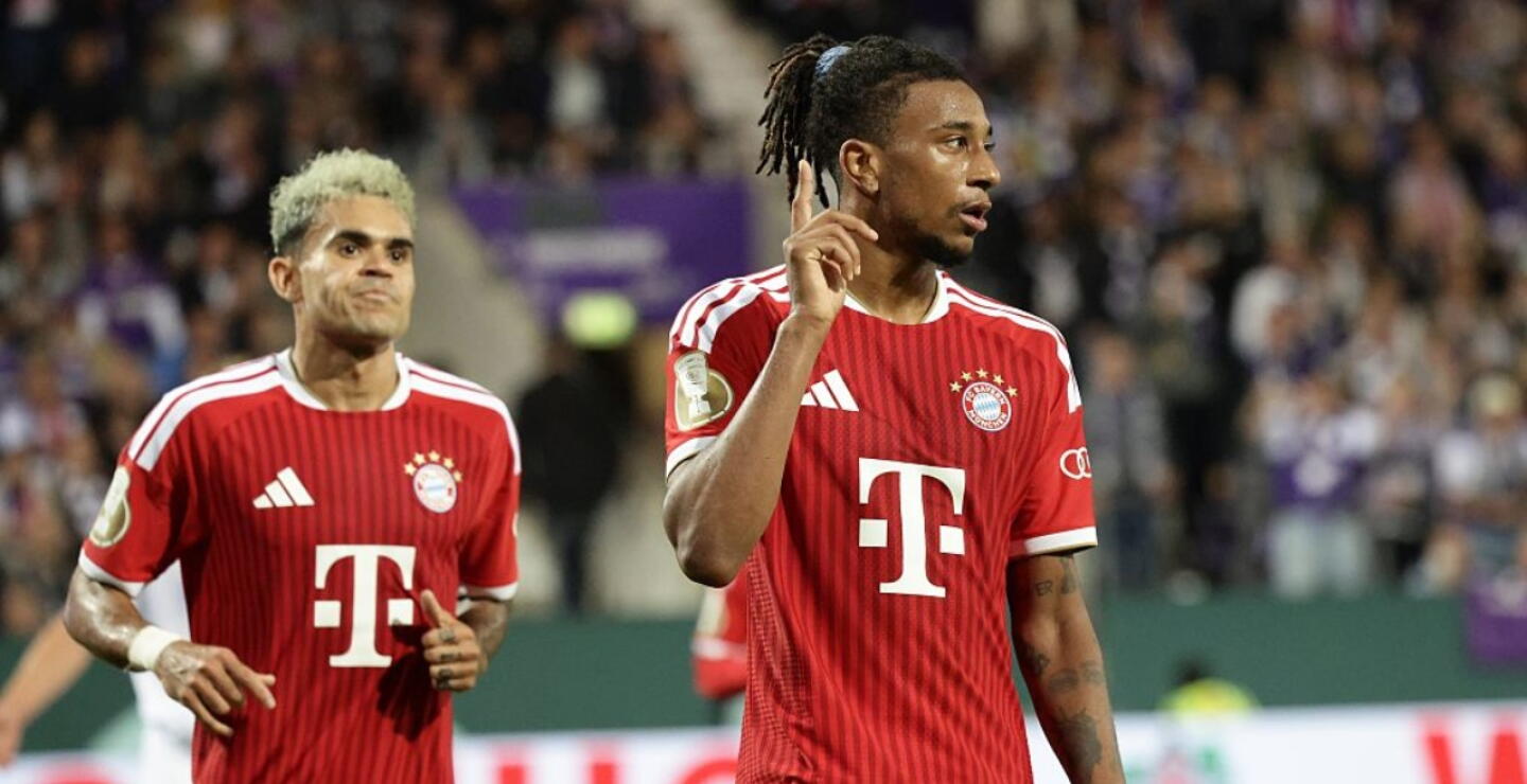 Michael Olise junto a Luis Díaz en uno de los partidos con Bayern Múnich. 