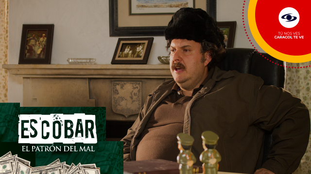 Pablo Escobar tiene miedo por su vida en La Catedral en Escobar, el patrón del mal. Pablo Escobar tiene miedo por su vida en La Catedral en Escobar, el patrón del mal.