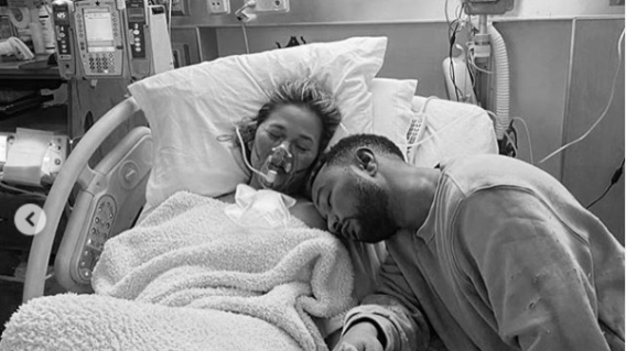 John Legend y Chrissy Teigen John Legend y Chrissy Teigen