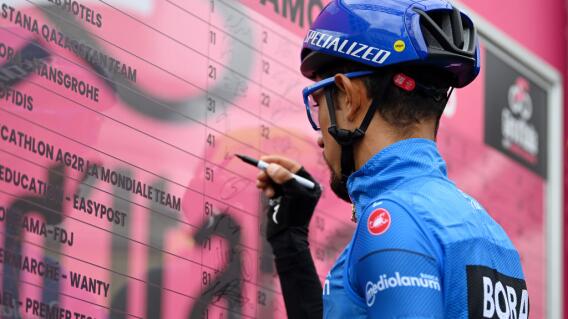 Daniel Felipe Martínez, ciclista colombiano. Daniel Felipe Martínez, ciclista colombiano.
