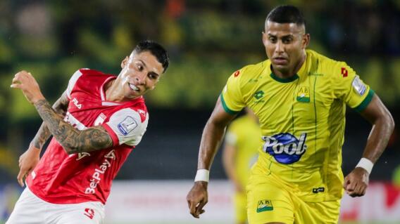 Acción de juego del partido entre Bucaramanga y Santa Fe, por la final de la Liga BetPlay I-2024 Acción de juego del partido entre Bucaramanga y Santa Fe, por la final de la Liga BetPlay I-2024