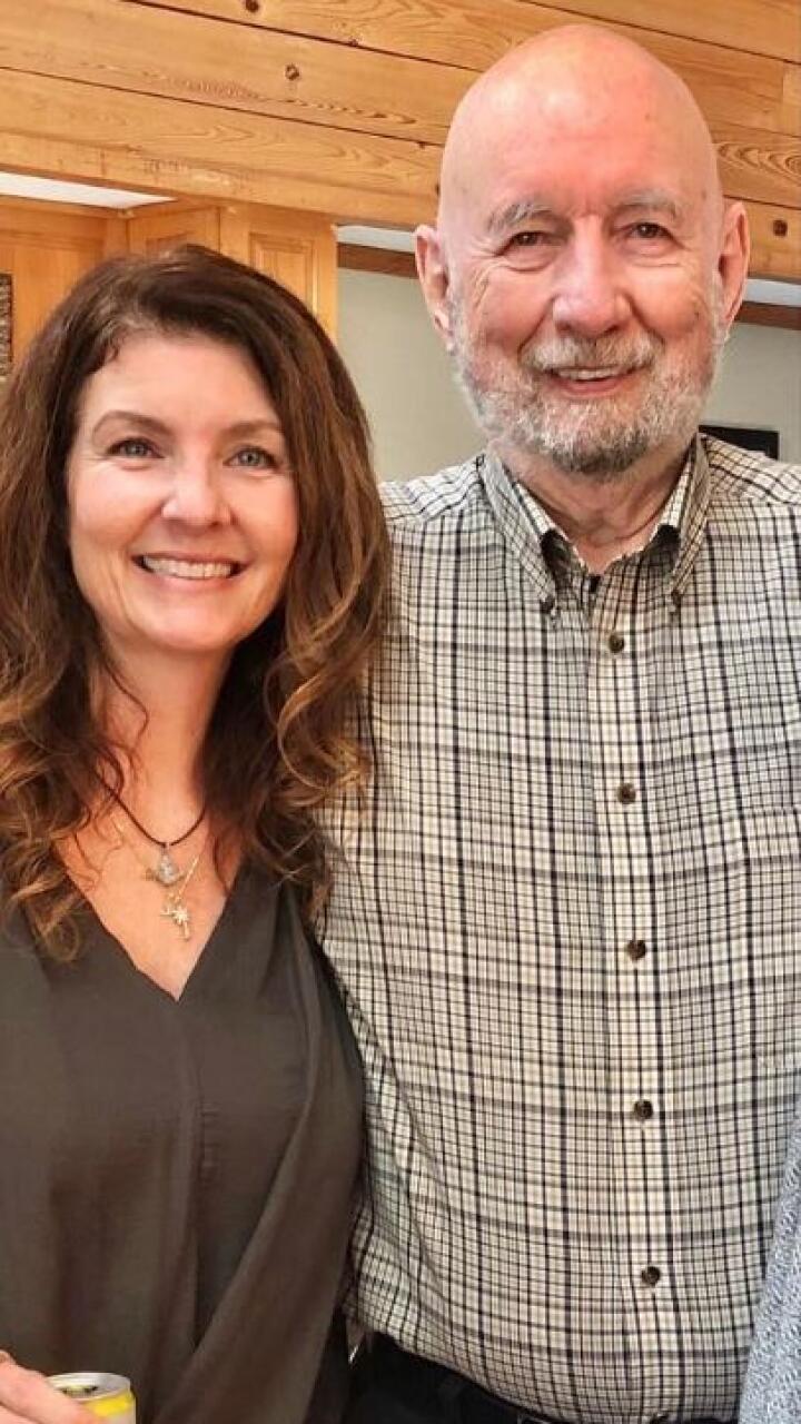 Mujer de 55 años dice tener 13 porque nació en año bisiesto: “Puedo ser joven para siempre”