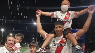 Juanfer Carballo es un pequeño hincha de River Plate.