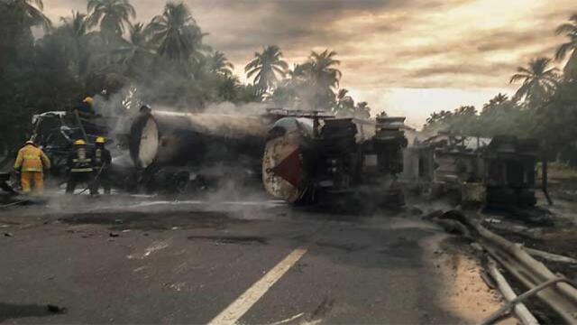 Tragedia en México: bus de turistas choca con camión cisterna y deja al menos 24 muertos