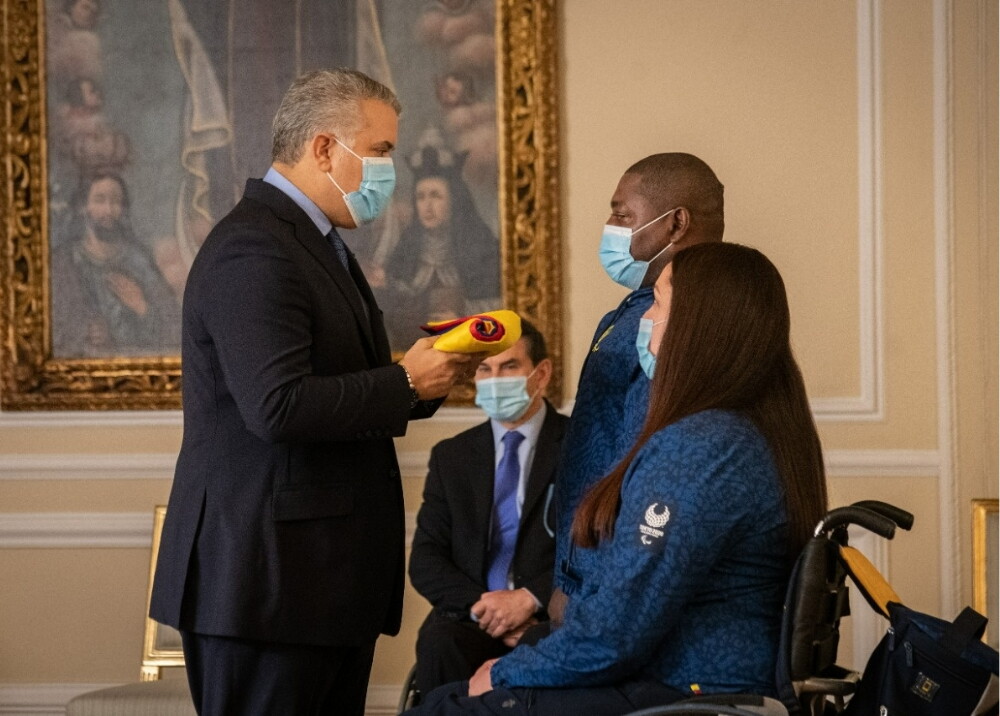 Presidente Duque entrega pabellón nacional a deportistas paralímpicos Foto Presidencia.jpg