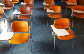 Foto referencial de salón de clases 