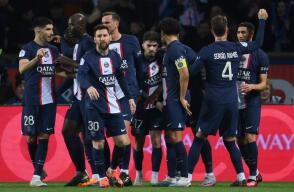 Jugadores del PSG festejando victoria contra el Lens, por Liga de Francia. Jugadores del PSG festejando victoria contra el Lens, por Liga de Francia.