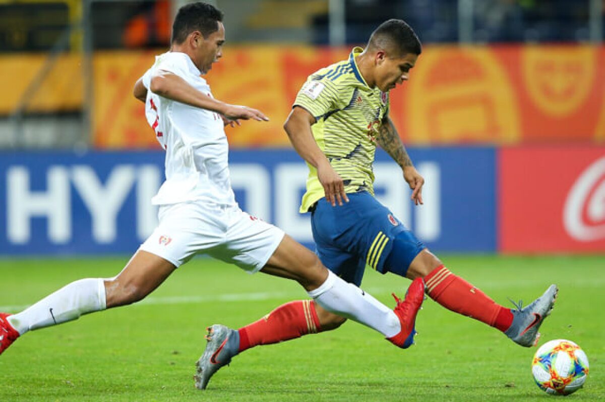 313374_cucho_hernandez_colombia_tahiti_290519_tw_fcfseleccioncol_e.jpg