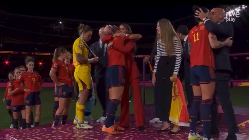 Beso de Rubiales y Jenni