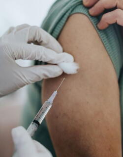 Vacunas prioritarias tras el terremoto en Colombia: ¿cuáles son y quiénes deben aplicárselas?