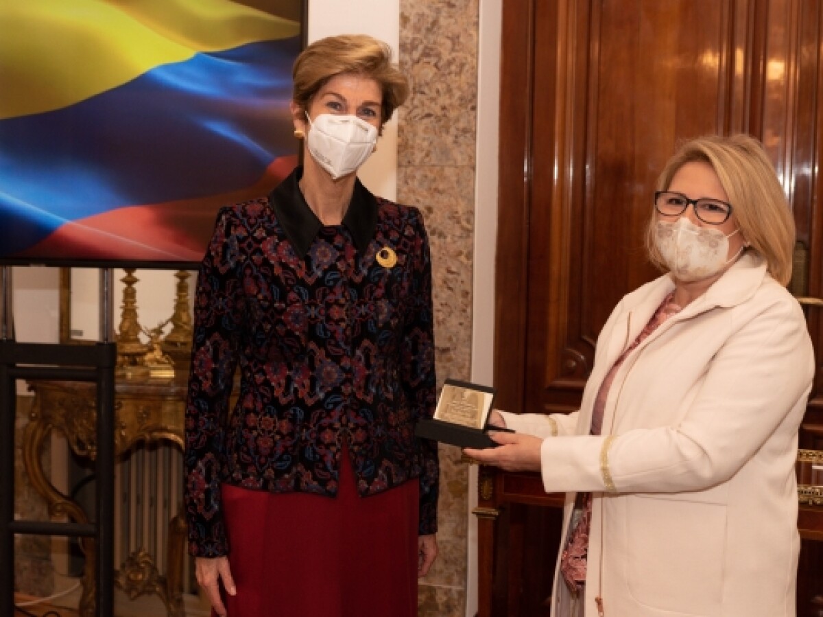 FOTO OTRA MUJER ESPAÑA.jpg