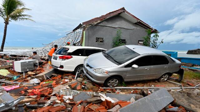 A 281 muertos y 57 desaparecidos aumentan cifras por tsunami en Indonesia A 281 muertos y 57 desaparecidos aumentan cifras por tsunami en Indonesia