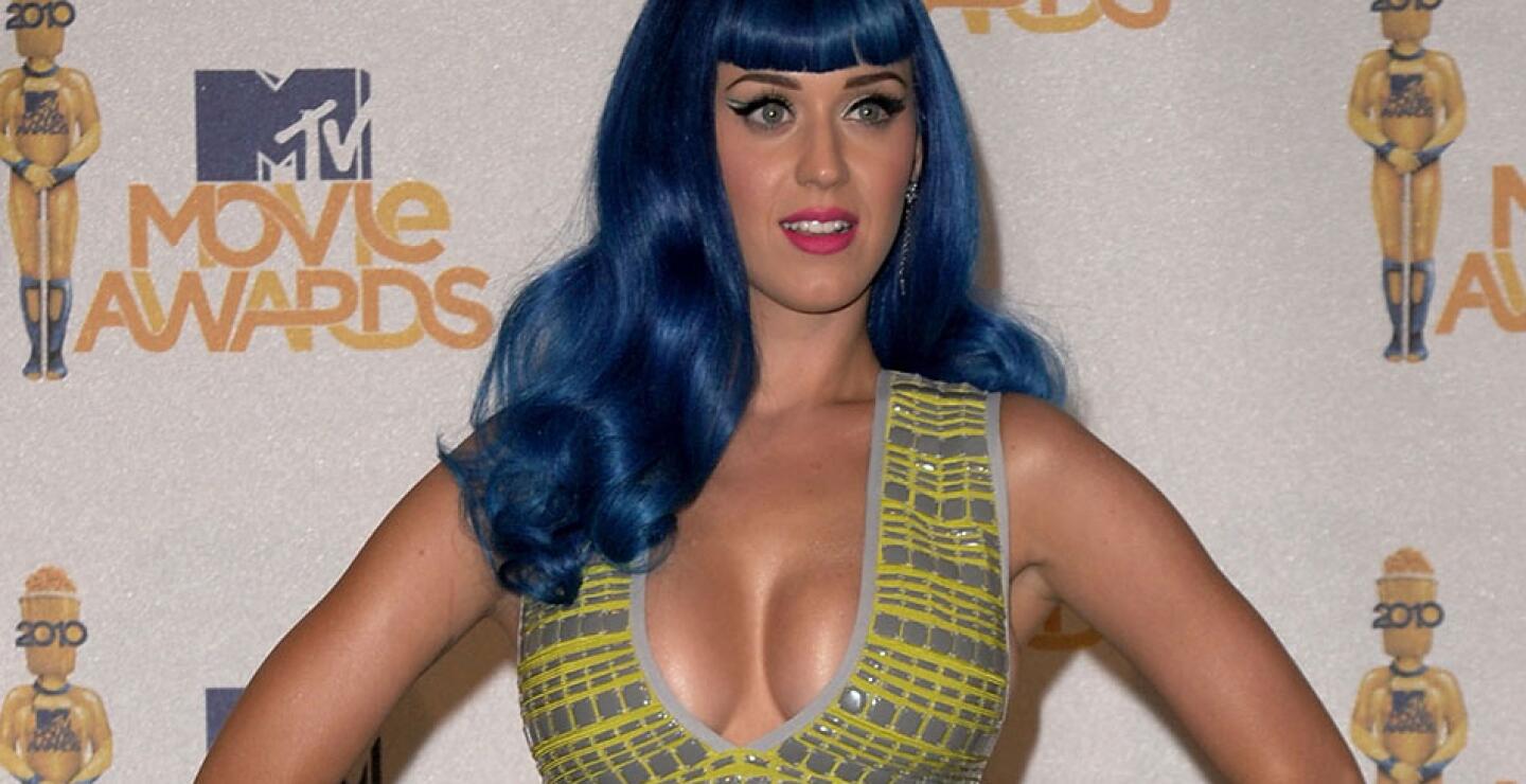 Katy creció escuchando música Gospel y cantando en el coro de la iglesia, asistió a escuelas y campamentos religiosos.