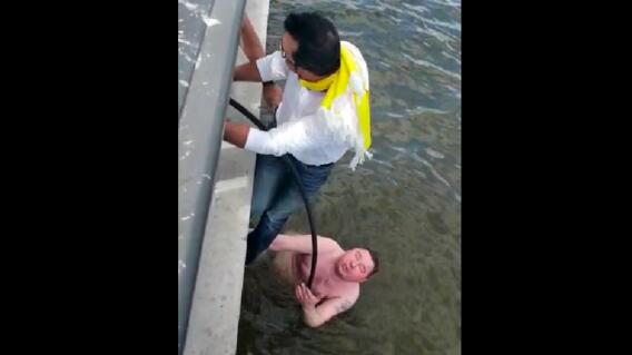 309355_BLU Radio. Colombianos salvan a ruso - Foto: Pantallazo video