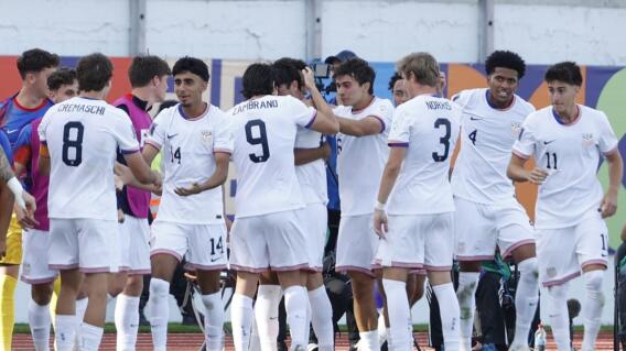 Jugadores de Estados Unidos celebran un gol contra Italia en el Mundial Sub-20. Jugadores de Estados Unidos celebran un gol contra Italia en el Mundial Sub-20.