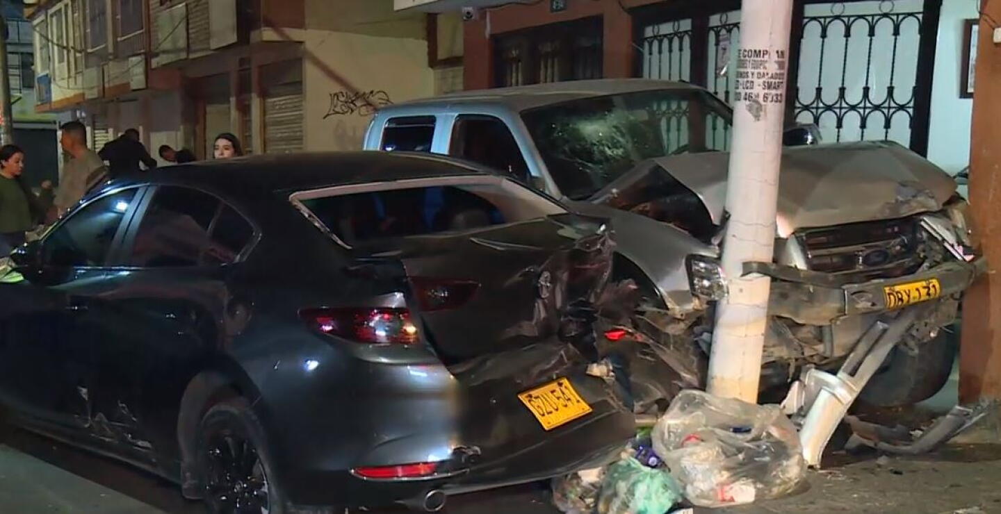 Mujer que aprendía a conducir se llevó un carro y un portón por delante: “En vez de frenar, aceleró”