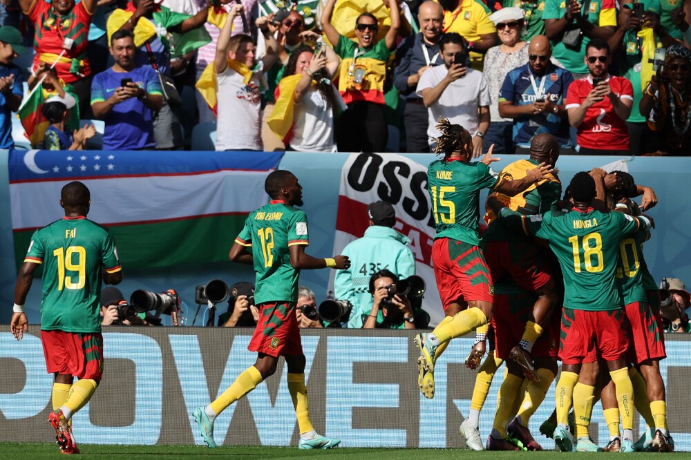 Celebración de Jean-Charles Castelletto, tras su gol con Camerún vs. Serbia