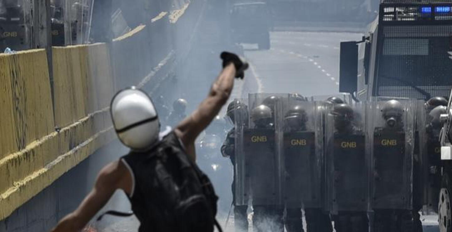 283910_BLU Radio. Opositores contra la Guardia Nacional en Venezuela / Foto: AFP
