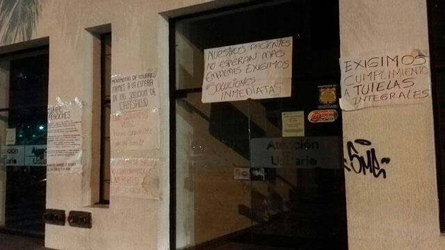El entierro simbólico de antigua Cafesalud en Cali que desaparece para darle paso a una nueva EPS
