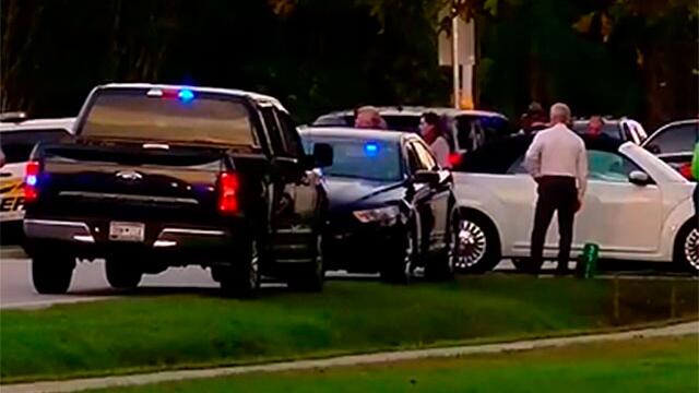 Hombre se atrincheró, tomó rehenes y mató a un policía en Estados Unidos Hombre se atrincheró, tomó rehenes y mató a un policía en Estados Unidos