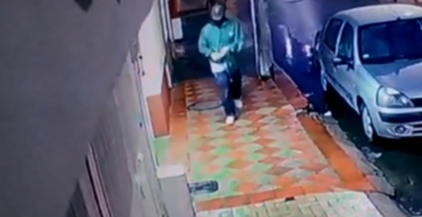 Captan a hombre que, puerta a puerta, estaría dejando veneno para matar perros